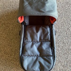 Like new Bumbleride Indie Twin Carrycot bassinet
